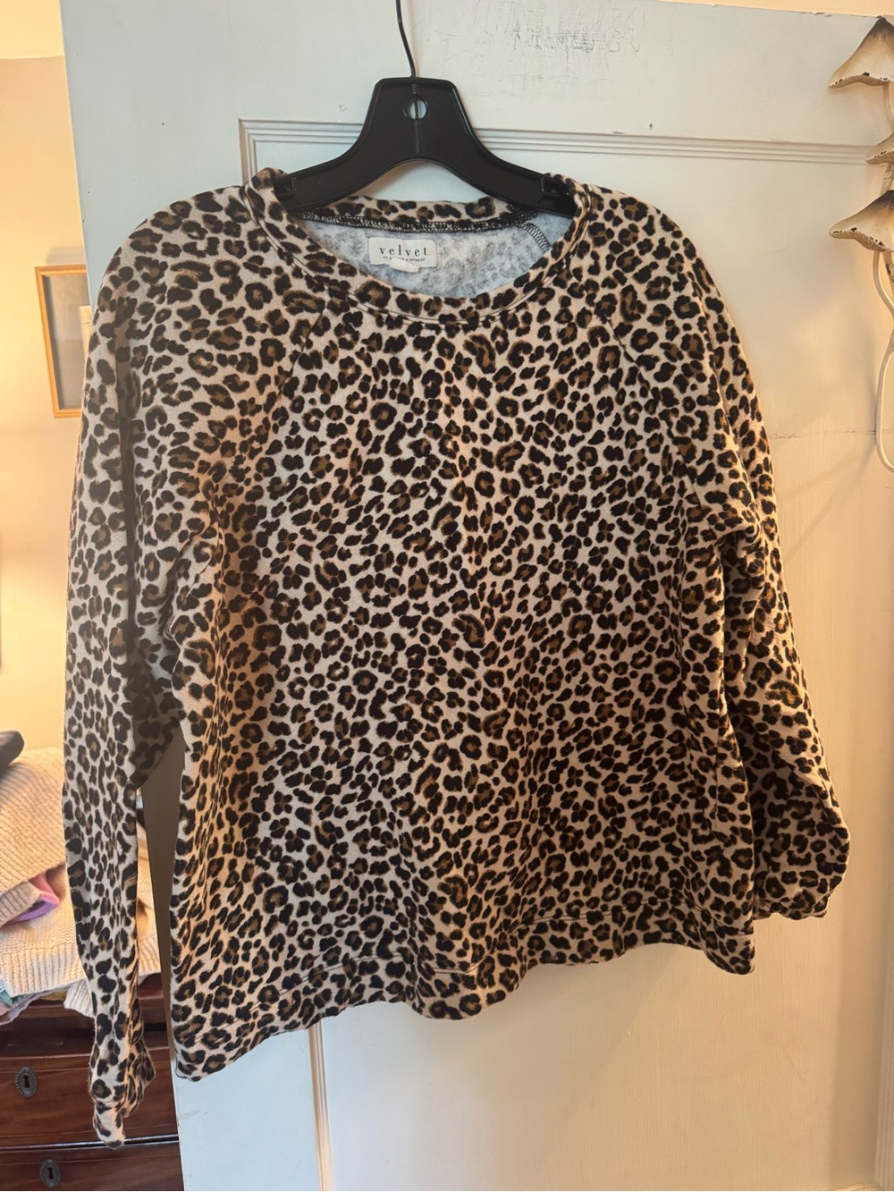 Woman’s Animal Print Sweatshirt~L